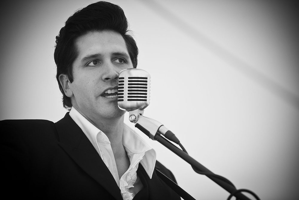 Джонни с микрофоном. James Garner's Tribute to Johnny Cash: Live!Live. James Garner. 2015 Кантри. John sings