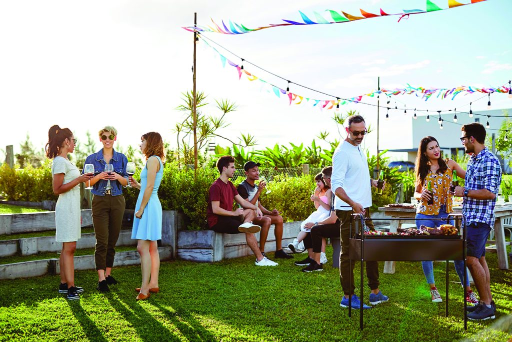 Tips to throw a memorable end-of-summer soirée